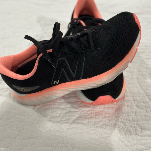 New Balance Women size 8 Black/pink Memory Foam Tennis Shoes. - Picture 9 of 14